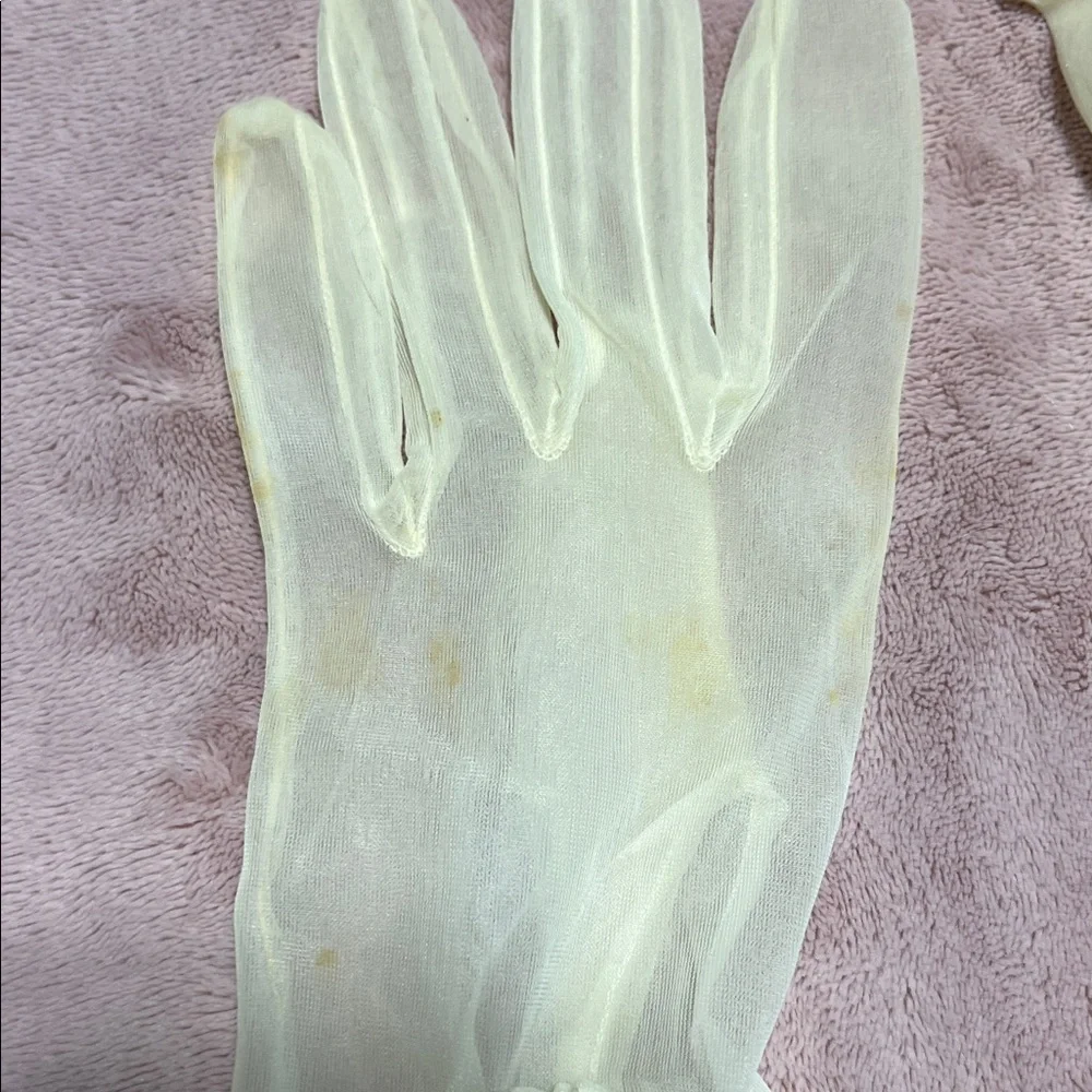 Sheer Vintage-Style Wrist Gloves